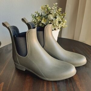 Storm by Cougar Womens Olive Green Chelsea Boots Sz 9